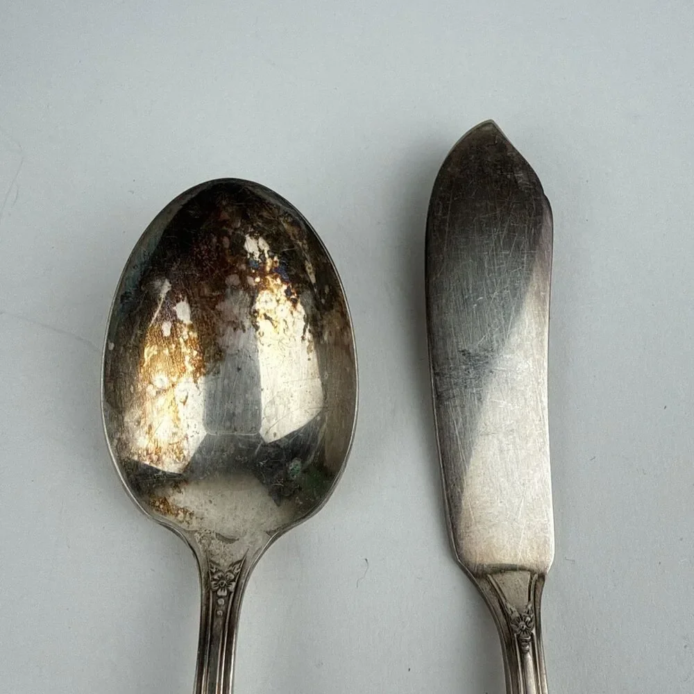 Wm A Rogers 1940 ARTISTIC Pattern Sugar Spoon & Butter Knife Oneida Ltd